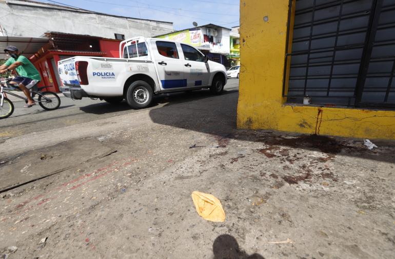 ‘Salchiplomo’ y cuchillo en el sur de Guayaquil