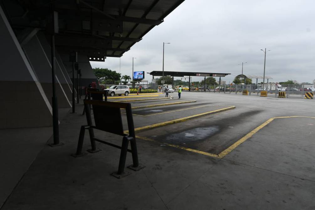 Casi nulo movimiento de cooperativas en la terminal terrestre de Guayaquil, en segundo día de paralización de transportistas