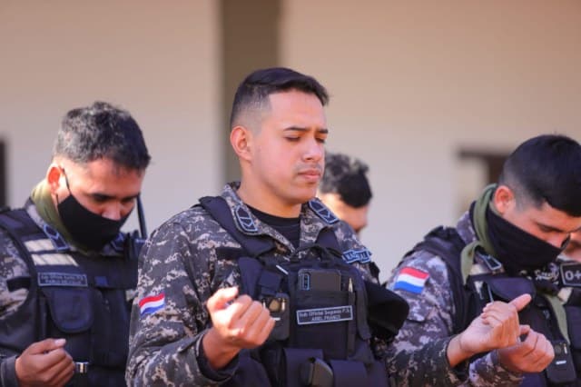 Bajo el amparo de Dios, estos policías de Paraguay combaten la inseguridad
