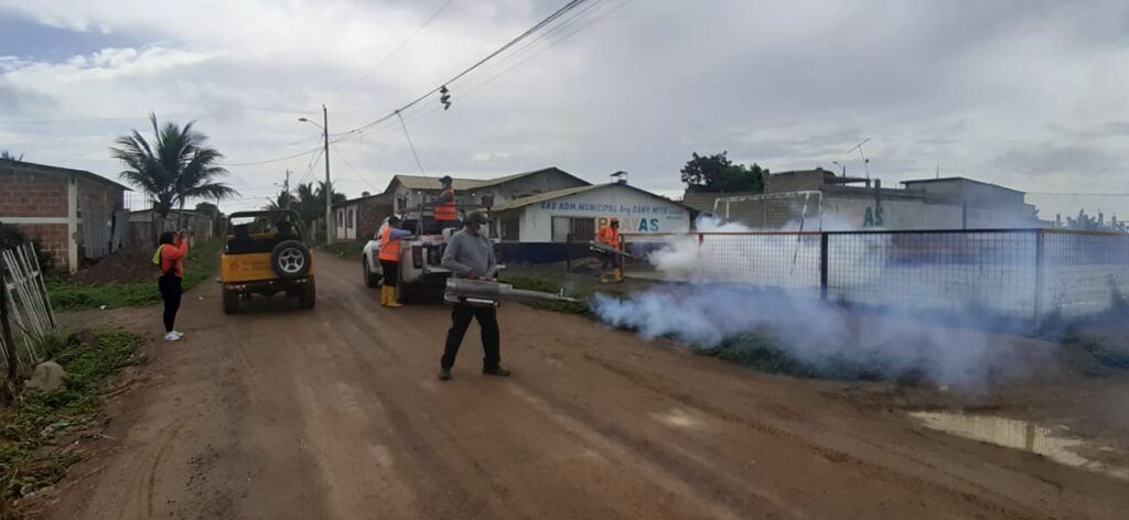 Fundación Miriam Lucas D. intensifica campaña de fumigación masiva contra el dengue en Playas