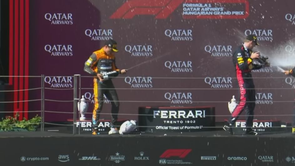 Exaltación, champagne y un trofeo destrozado: el efusivo festejo de Lando Norrís que perjudicó a Verstappen en el podio del GP de Hungría de la Fórmula 1