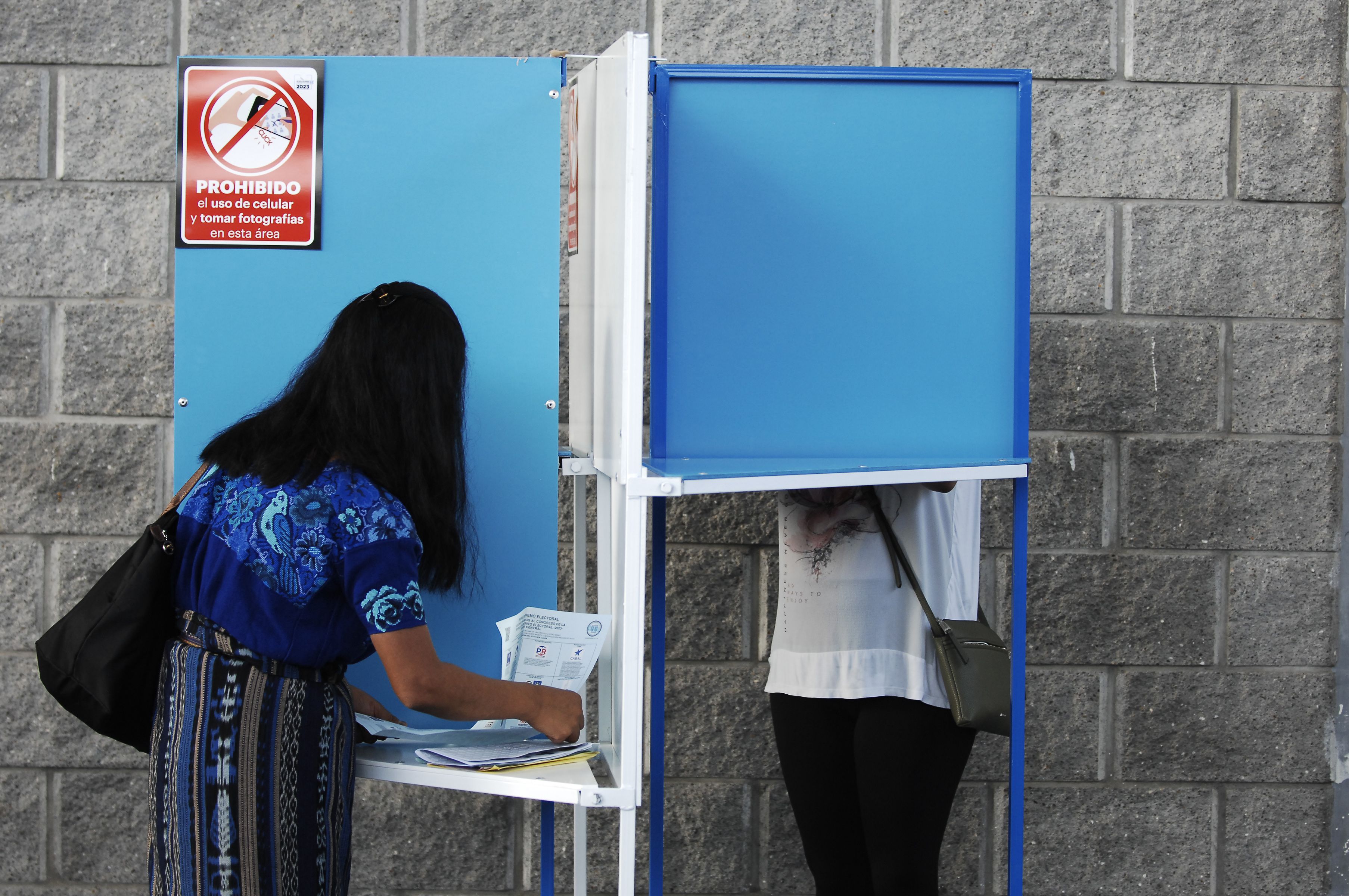 Los colegios electorales abrieron el domingo en Guatemala para las elecciones generales en las que se elegirá al próximo presidente 