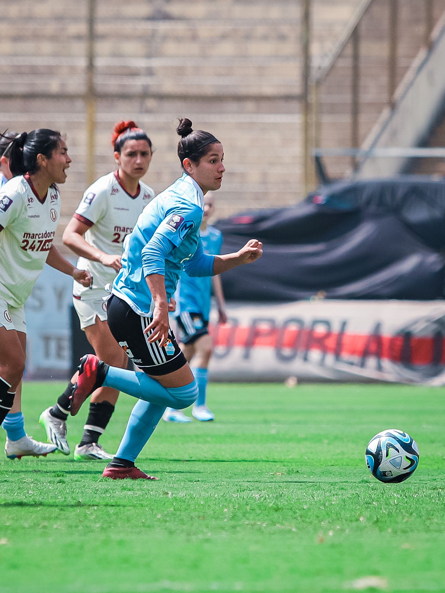 Universitario vs Sporting Cristal por Liga Femenina.