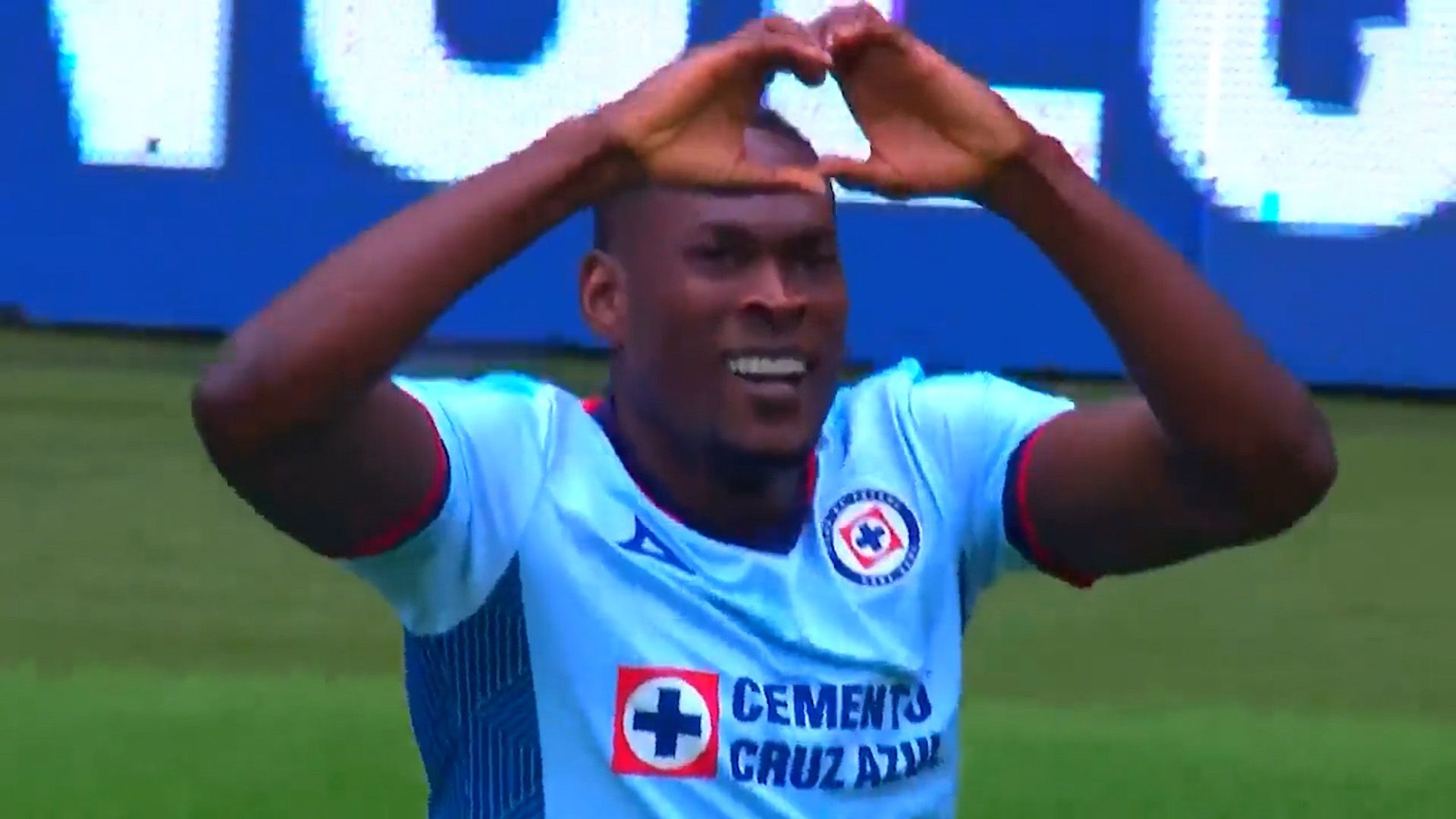 Cruz Azul vs Santos: así fue el golazo con que Cambindo se estrenó en Liga MX