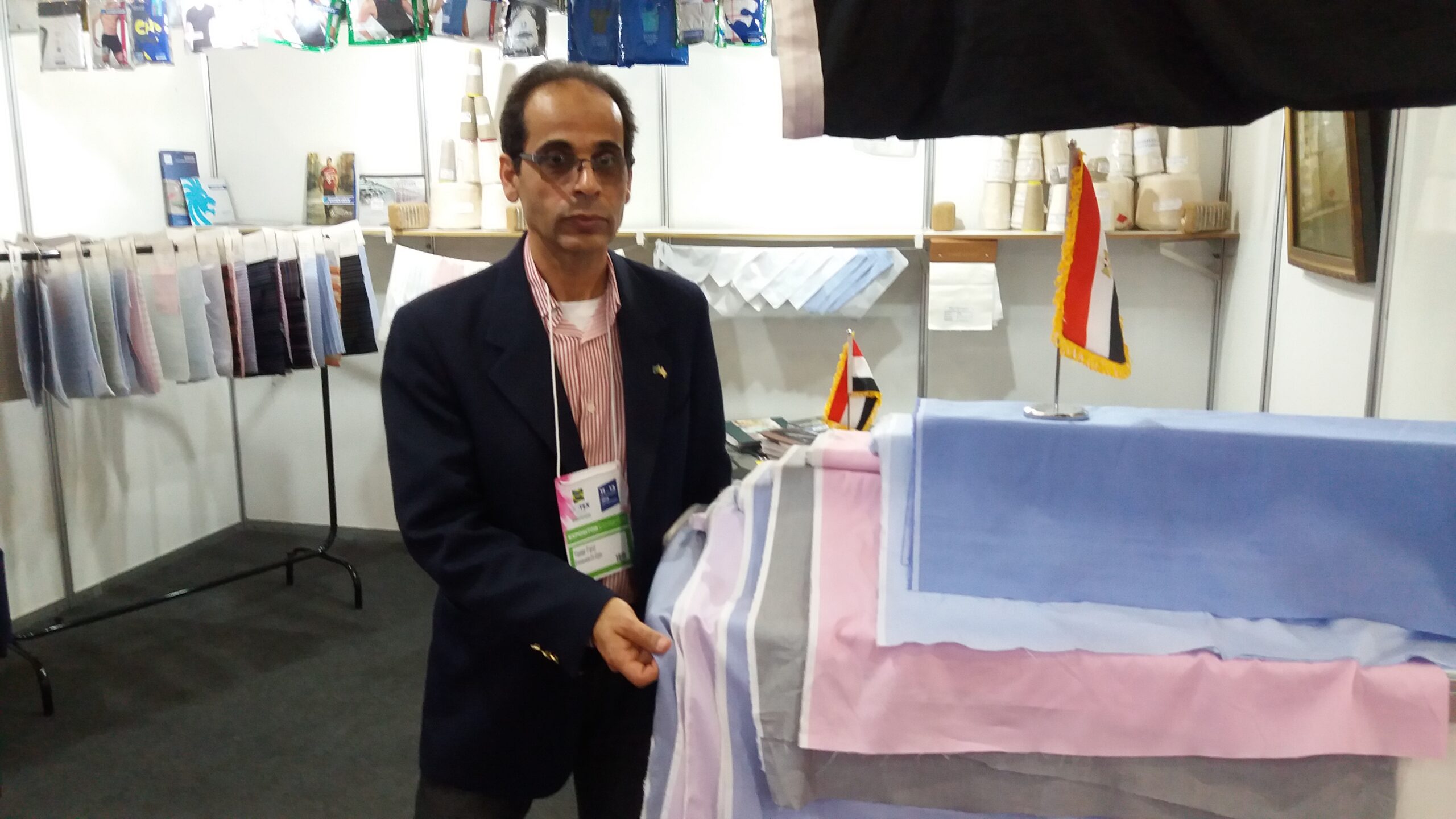 Productos textiles egipcios están en la feria Gotex Show 2023.