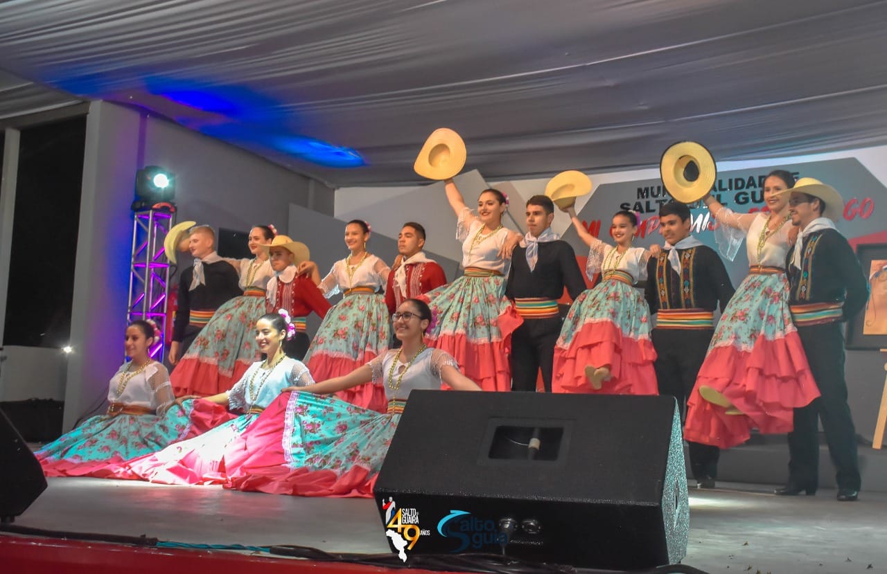 Elenco de danza de Puerto Adela brilla en concurso realizado en Saltos del Guairá