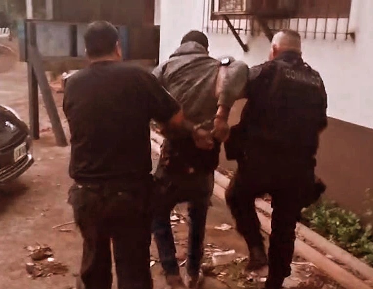 Iguazú: Tres hombres fueron atrapados escondidos dentro de cajas en el deposito de AFIP en el puerto