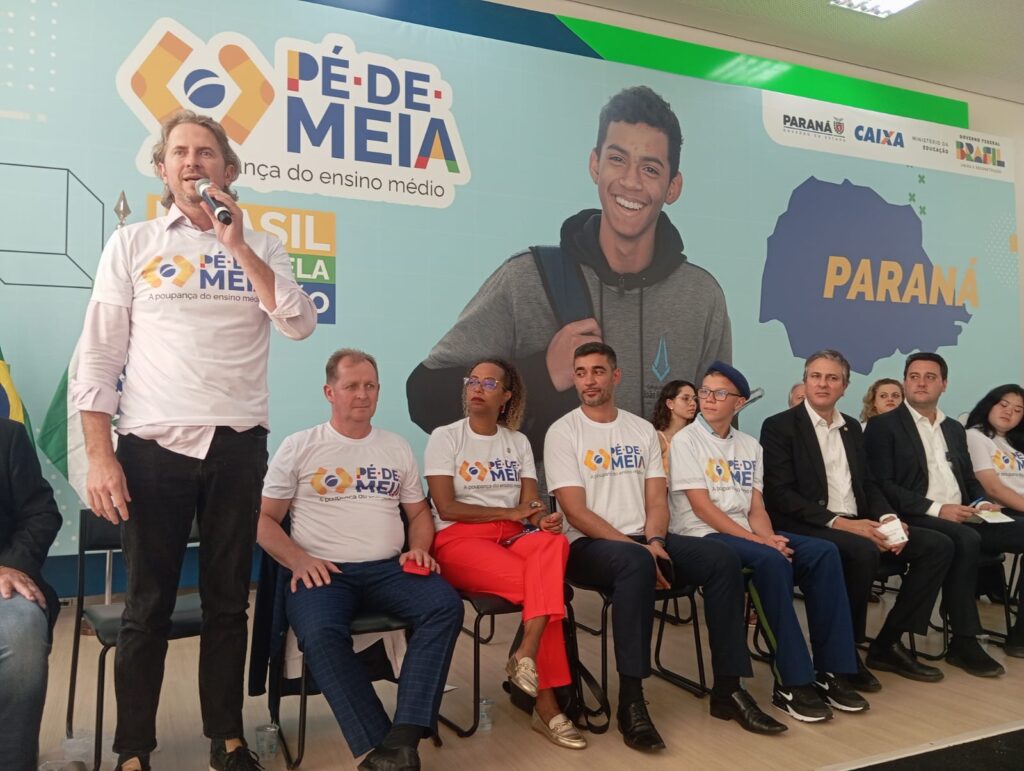 Programa Pé-de-Meia irá beneficiar 69 mil estudantes da rede pública no Paraná