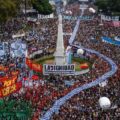 “Hoy más que nunca, nunca más”: Masiva marcha por la memoria y la justicia y contra el negacionismo