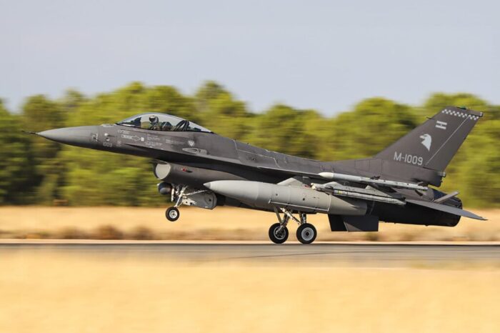 Así vive Argentina la compra de los F-16: “Una histórica, gloriosa y esperada firma del contrato”