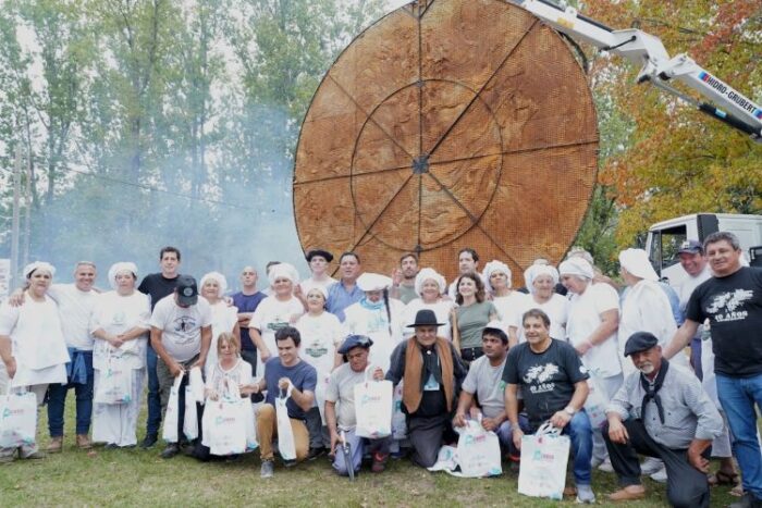 La Torta Frita mas grande del mundo es Argentina y mercedina