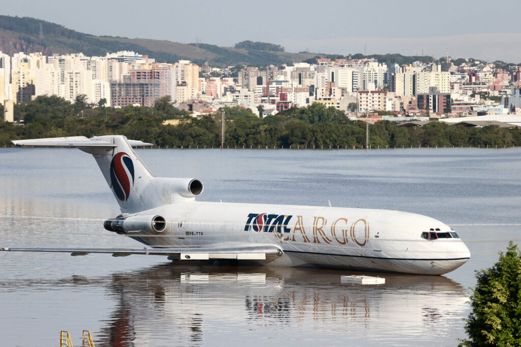 Inundaciones en Brasil: las Fuerzas Armadas Argentinas iniciaron la operación “Mano amiga” con el despegue de un Hércules C-130