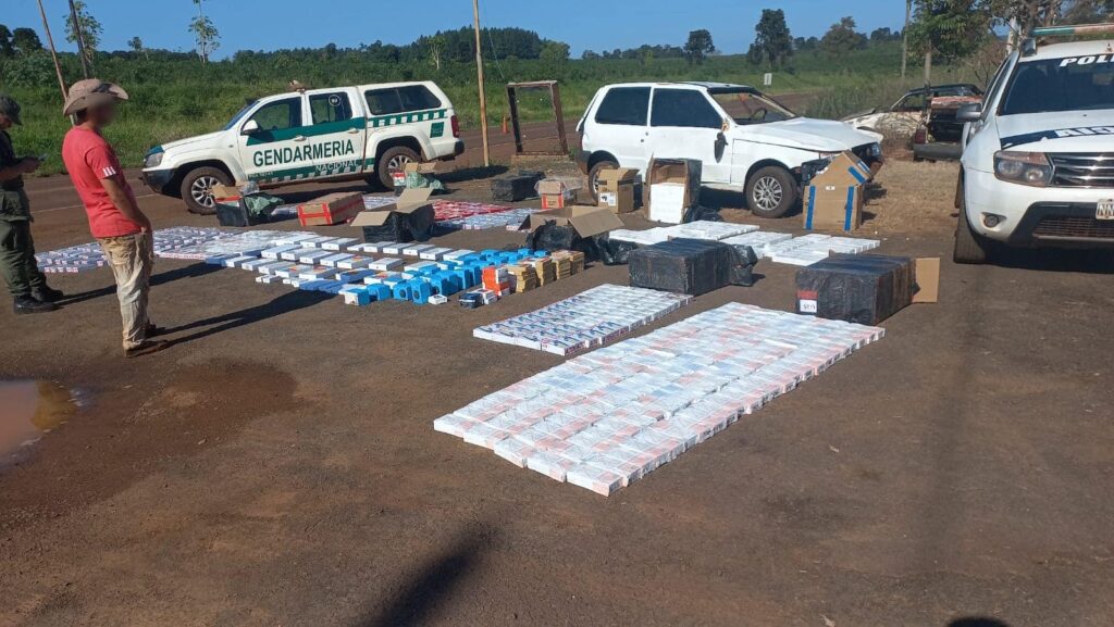 Convoy de tres automóviles brasileros embisten control de Gendarmería uno de ellos tenia contrabando
