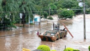 Militares sudamericanos unen fuerzas y ayudan a damnificados en Río Grande del Sur