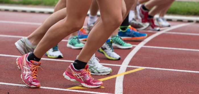 6 datos fascinantes sobre las zapatillas de correr: De los corredores descalzos a Forrest Gump