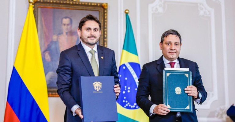 Brasil | Juscelino Filho del Ministerio de Comunicaciones de Brasil acepta invitación del Ministerio TIC de Colombia para Cumbre de IA en Cartagena en Agosto.