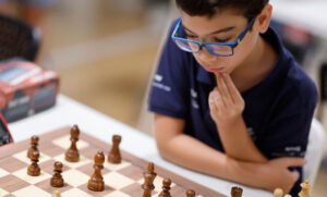 Récord en el ajedrez: el argentino de 10 años Faustino Oro se convirtió en el maestro internacional más joven de la historia