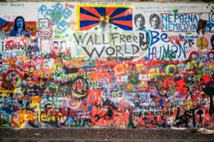 El graffiti: una expresión urbana de protesta que atrae a turistas y galerías de arte