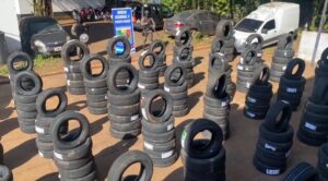 Un allanamiento por un delito sexual derivó en la incautación de neumáticos de contrabando en Santa Rosa