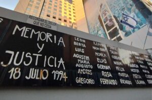 Lacalle y la fórmula oficialista Delgado-Ripoll participarán en actos por aniversario del atentado a la AMIA