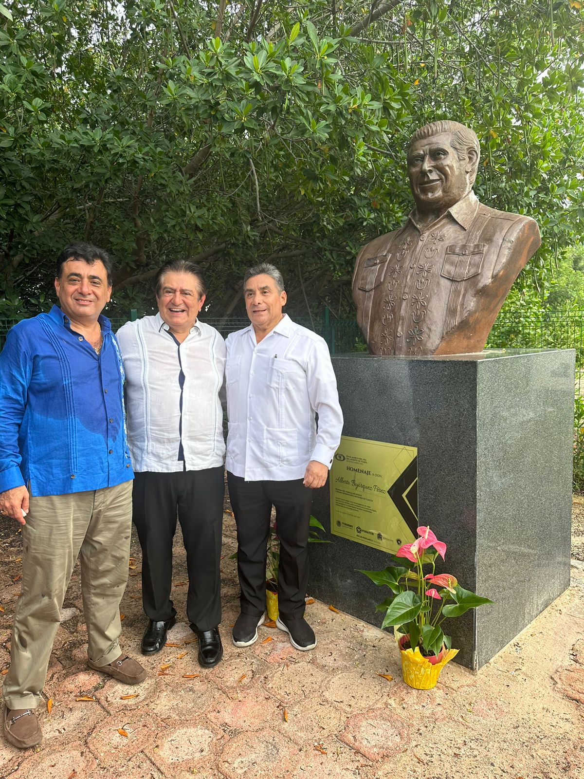 Don Alberto Bojórquez Pérez fue homenajeado en 50 aniversario de la hotelería en Cancún