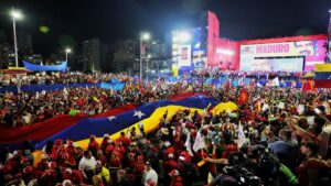 !Desbordada! Así estuvo la Av. Bolívar de Caracas para cerrar con broche de oro la campaña de Maduro