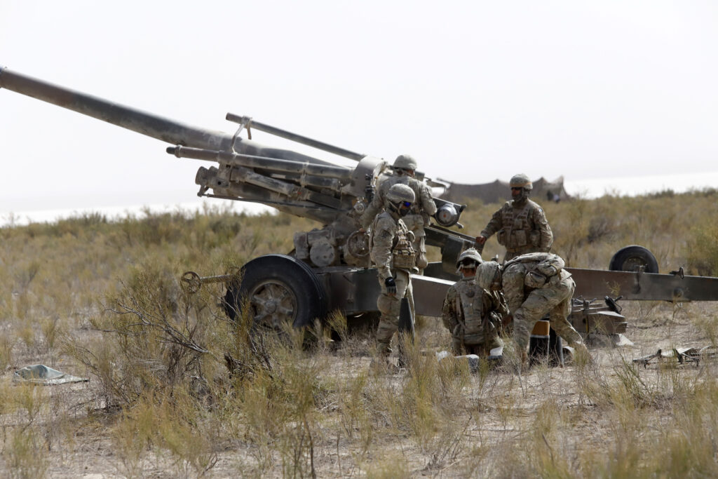 DEF en el corazón del impactante ejercicio de la artillería del Ejército Argentino