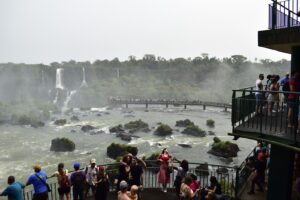 Brasil va a las urnas y se modifican los horarios de los atractivos turísticos de Foz do Iguazú