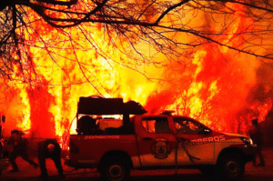 La Policía dificulta el control del fuego en San Marcos Sierras en Córdoba, Argentina